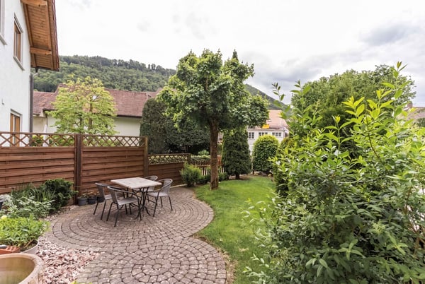 FLÄCHENWUNDER IM DORFKERN 7