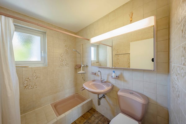 GROSSZÜGIGES 8.5 ZIMMER EINFAMILIENHAUS MIT POOL IN RUBIGEN 6