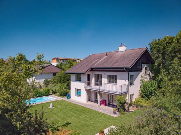 GROSSZÜGIGES 8.5 ZIMMER EINFAMILIENHAUS MIT POOL IN RUBIGEN 1