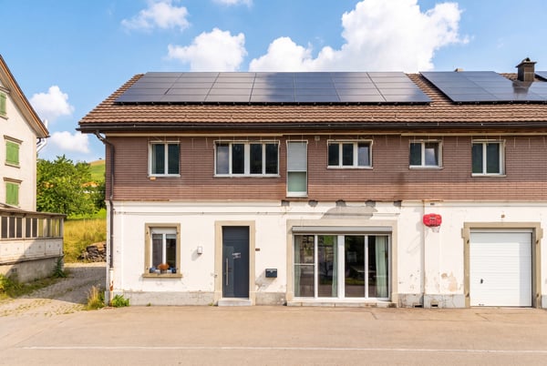 STILVOLLES 5.5 ZIMMER DOPPELEINFAMILIENHAUS MIT MODERNSTEM AUSBAUSTANDARD 7
