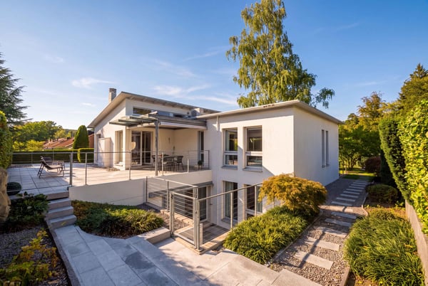 ERHOBEN MIT BLICK INS GRÜNE - GEDIEGENES 6.5 ZIMMER EINFAMILIENHAUS 1