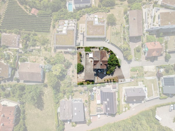PRUNKVOLLES MEHRFAMILIENHAUS MIT CHARAKTER 2