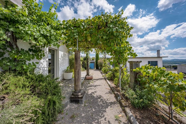 PRUNKVOLLES MEHRFAMILIENHAUS MIT CHARAKTER 7