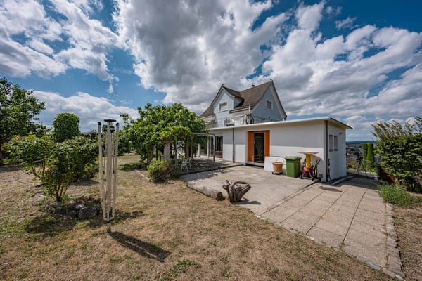 PRUNKVOLLES MEHRFAMILIENHAUS MIT CHARAKTER 6