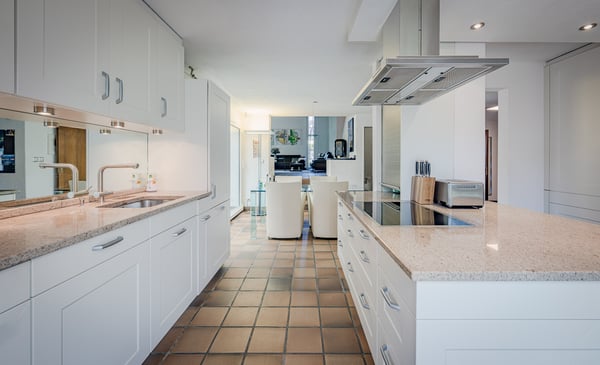 EINFAMILIENHAUS MIT AUSSERGEWÖHNLICHER GARTENOASE UND SCHWIMMTEICH 4