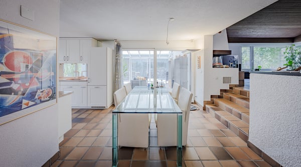 EINFAMILIENHAUS MIT AUSSERGEWÖHNLICHER GARTENOASE UND SCHWIMMTEICH 3