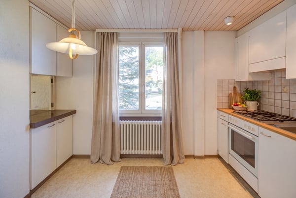 ZWEIFAMILIENHAUS IN USTER MIT AUSSICHT INS GRÜNE UND VIEL POTENZIAL 2