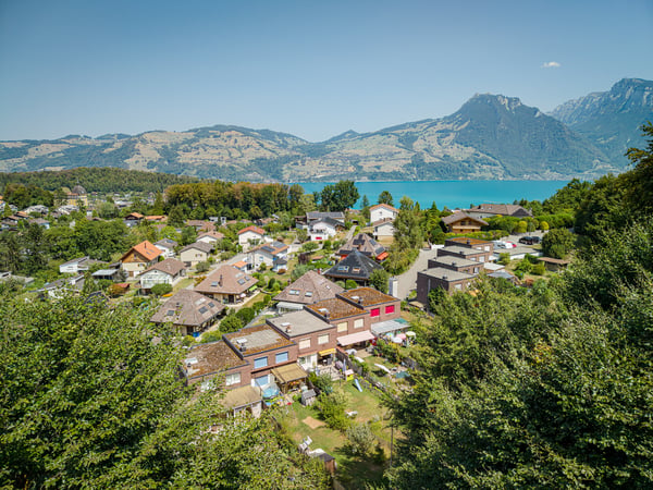 IHR ZUHAUSE ZWISCHEN SEE UND BERGEN - 4.5 ZIMMER REIHENMITTELHAUS IN SPIEZ 1