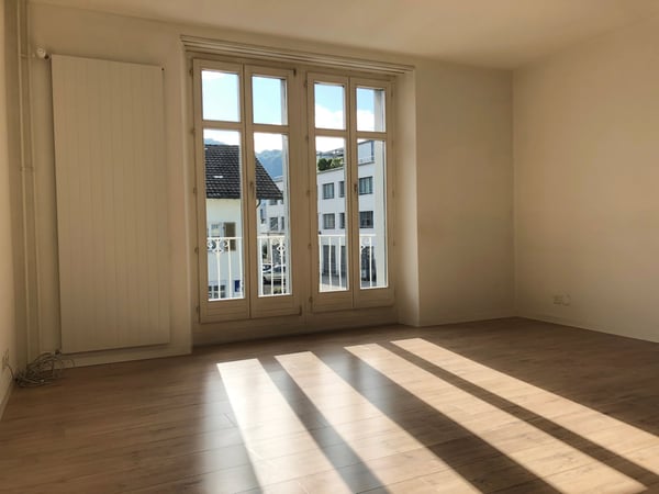 4.5 Zi-Wohnung im 1. OG direkt am Bahnhof 2
