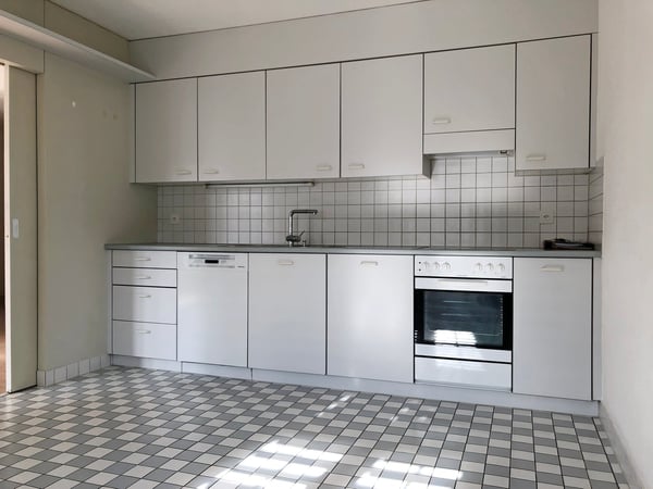 4.5 Zi-Wohnung im 1. OG direkt am Bahnhof 1