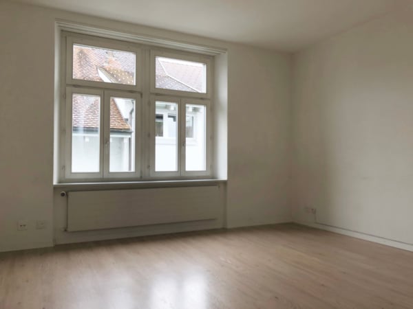 4.5 Zi-Wohnung im 1. OG direkt am Bahnhof 6