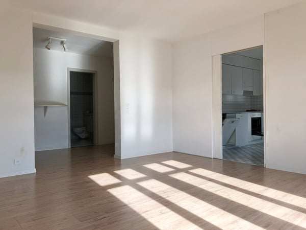 4.5 Zi-Wohnung im 1. OG direkt am Bahnhof 3
