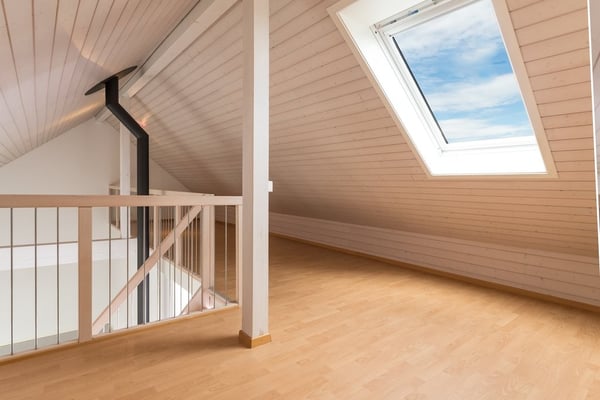 Wunderschöne und grosse Dachwohnung mit Galerie und Schwedenofen 8