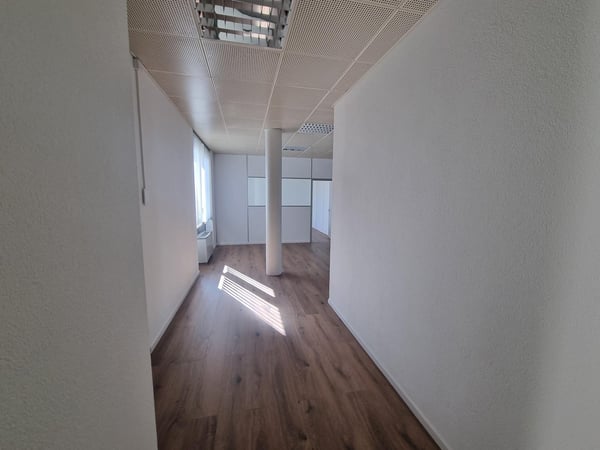 Spazioso e luminoso ufficio - rif. 958 1