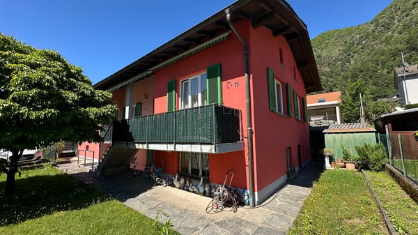 Casa bifamiliare con giardino 2