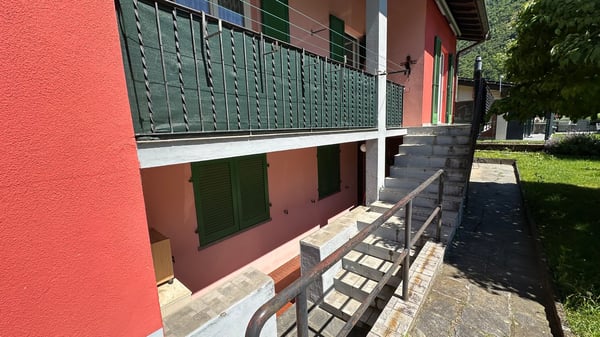 Casa bifamiliare con giardino 8