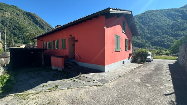 Casa bifamiliare con giardino 3