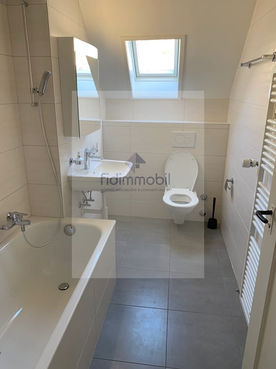 APPARTEMENT PROCHE DE TOUTES LES COMMODITES AVEC VUE SUR LE LAC 5