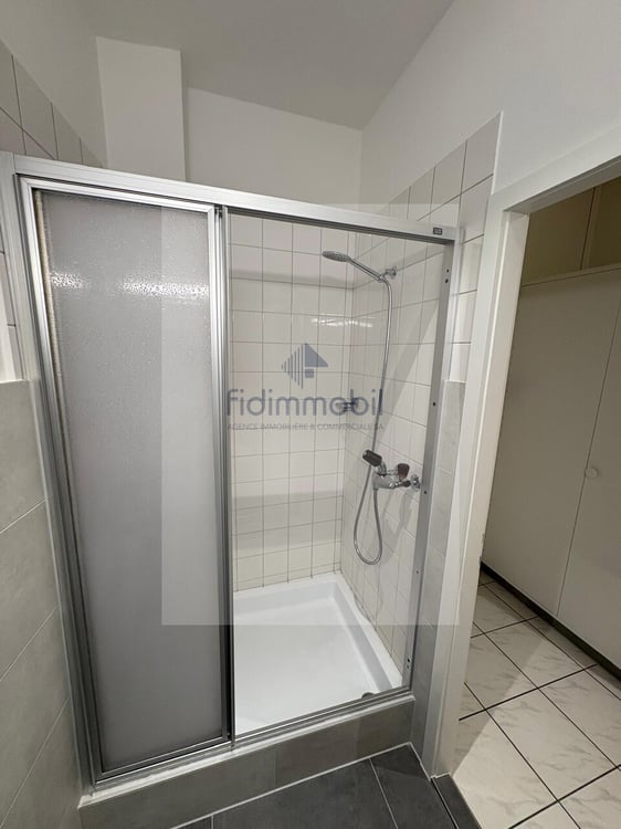 STUDIO RENOVE DANS PETIT IMMEUBLE PROCHE DE LA GARE 11