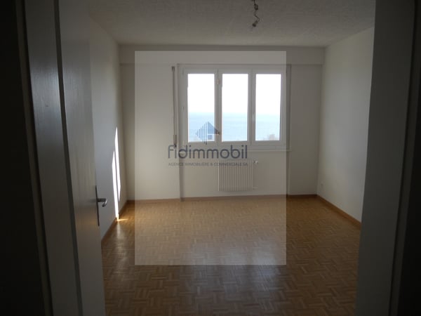 APPARTEMENT DE 4 PIÈCES AVEC MAGNIFIQUE VUE SUR LE LAC 4