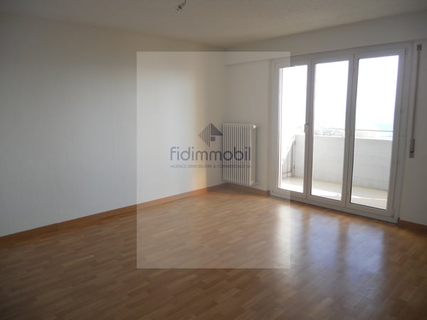 APPARTEMENT DE 4 PIÈCES AVEC MAGNIFIQUE VUE SUR LE LAC 3