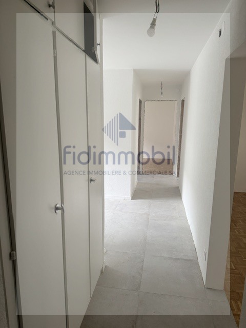 Appartement entièrement rénové de 3 pièces 2