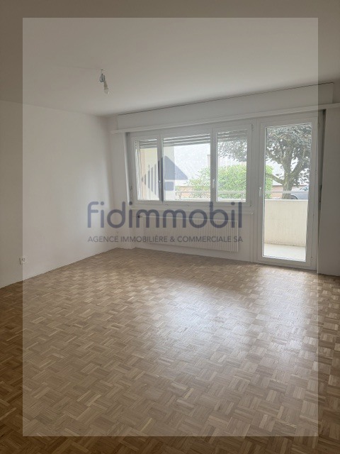 Appartement entièrement rénové de 3 pièces 4