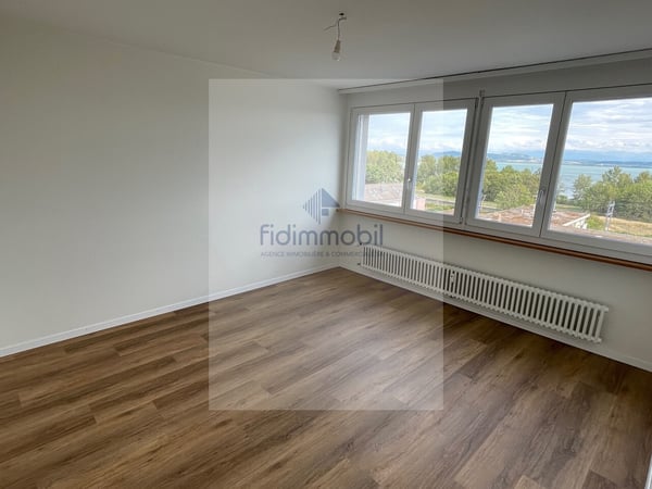 Magnifique appartement 3.5 pièces entièrement rénové à Hauterive 4