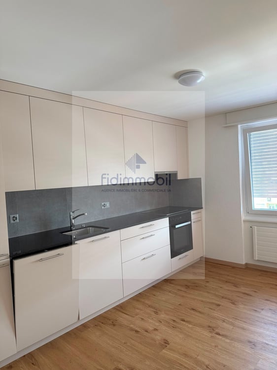 Charmant appartement rénové de 3 pièces avec balcon au Landeron 1
