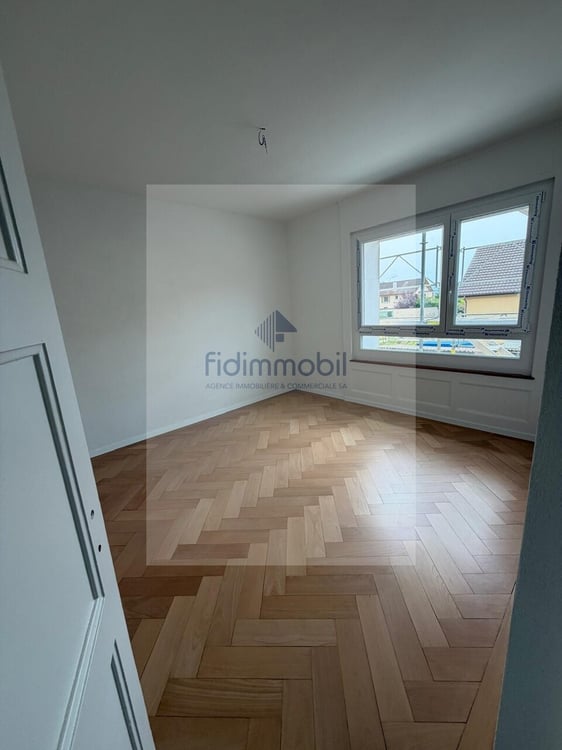 Splendide appartement de 3,5 pièces entièrement rénové, situé au rez-d 3