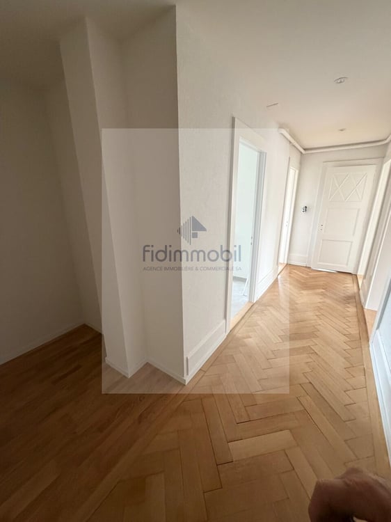 Splendide appartement de 3,5 pièces entièrement rénové, situé au rez-d 4