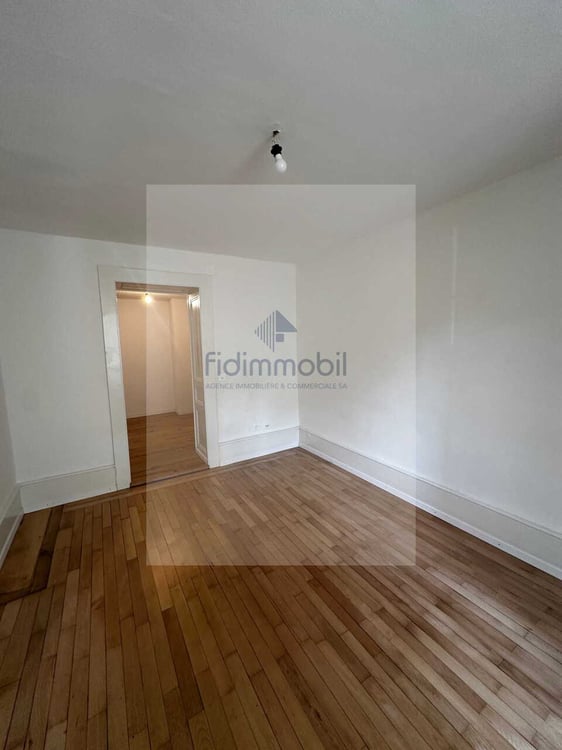 Appartement au rez, cuisine agencée, séjour, 2 chambres, salle-de-bain 4
