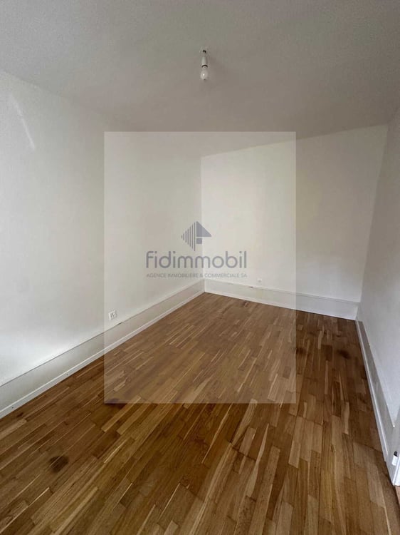 Appartement au rez, cuisine agencée, séjour, 2 chambres, salle-de-bain 6