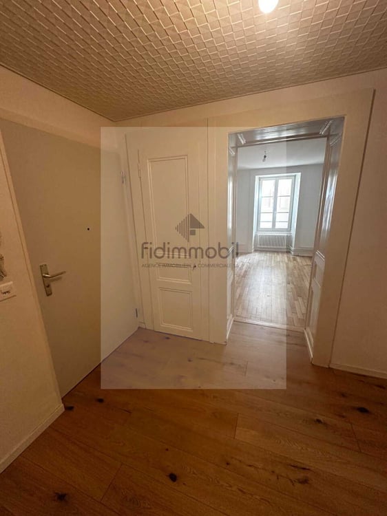 Appartement au rez, cuisine agencée, séjour, 2 chambres, salle-de-bain 3