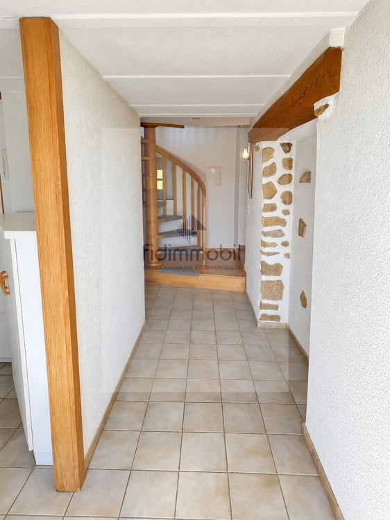 Charmant duplex de 4.5 pièces avec cheminée à Boudry 4