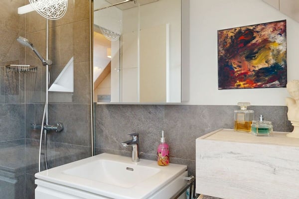 moderne 1.5-Zimmerwohnung mit eigenem Waschturm und Carport 10