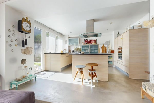 modernes Einfamilienhaus mit Gewerbeanteil 1