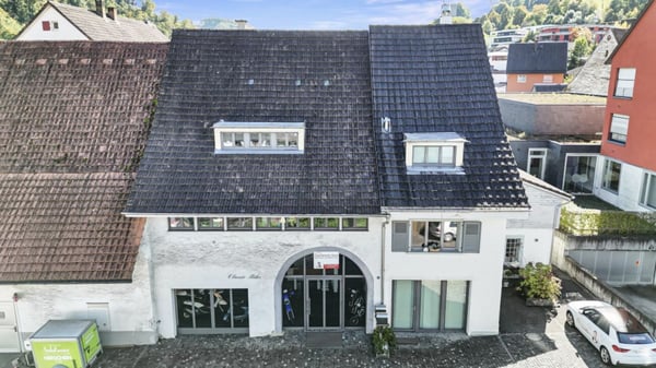 modernes Einfamilienhaus mit Gewerbeanteil 16