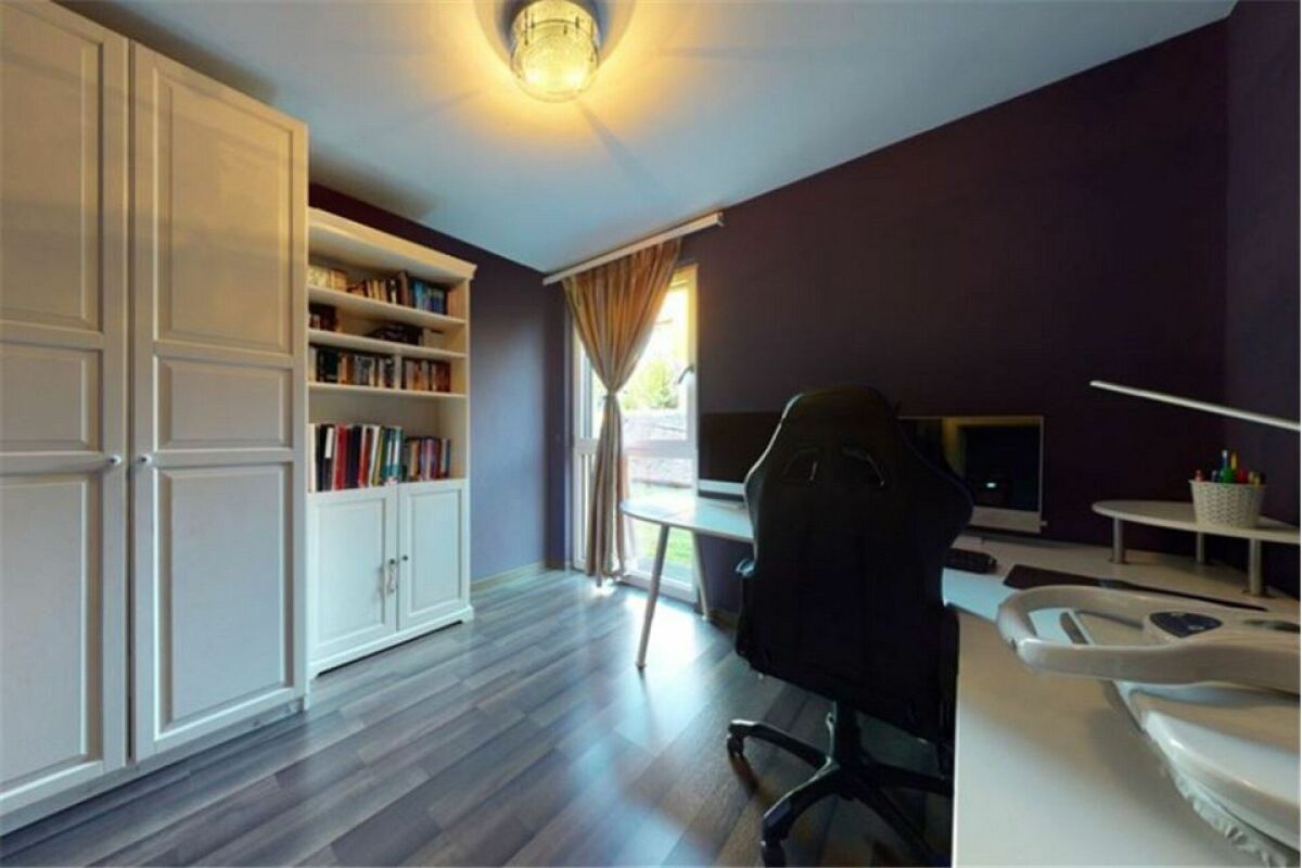 stilsichere 4.5-Zimmer-Gartenwohnung mit Einstellhallen- und Aussenabstellplatz