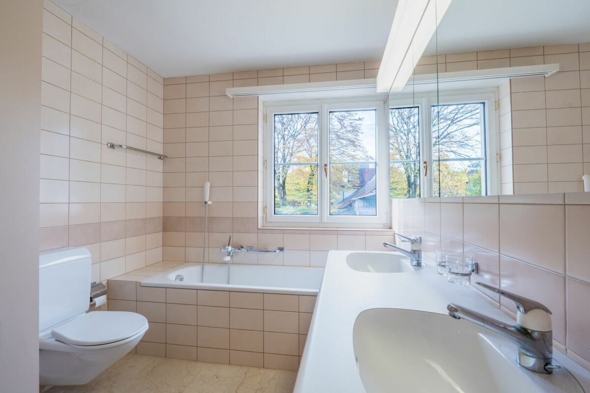 gepflegte Eigentumswohnung mit Balkon, Keller und drei Garagenboxen