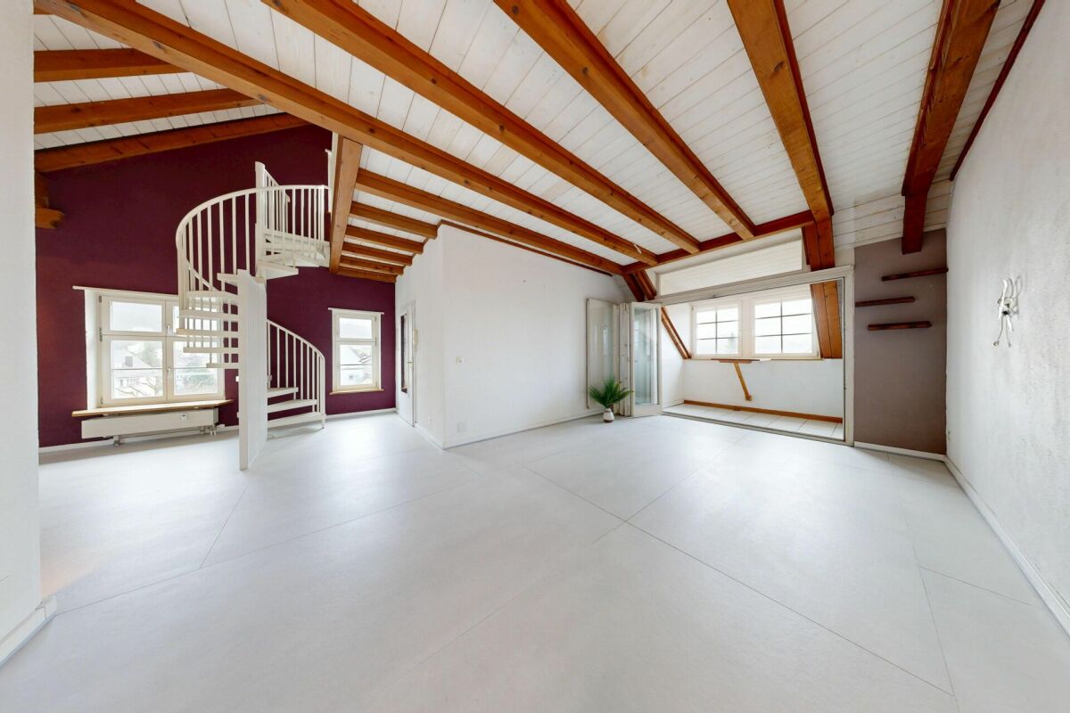 moderne 4.5-Zimmer-Maisonettewohnung mit Garten