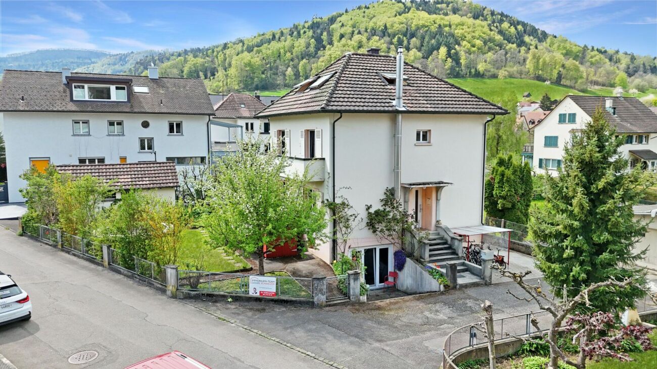 erschwingliches Einfamilienhaus mit grosszügigem Raumangebot und Garage