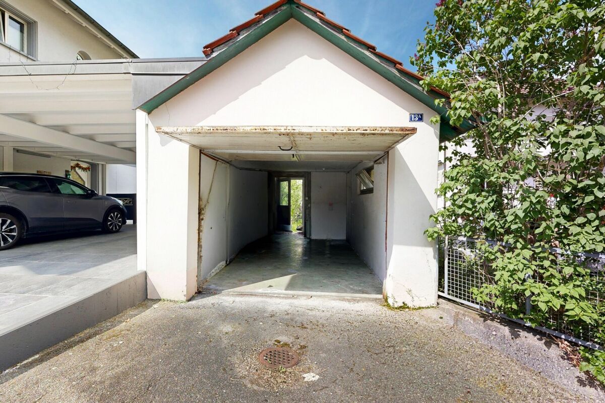 erschwingliches Einfamilienhaus mit grosszügigem Raumangebot und Garage