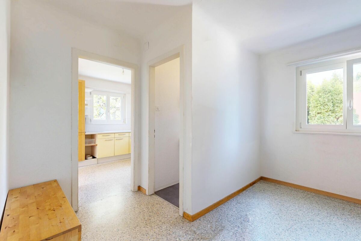 erschwingliches Einfamilienhaus mit grosszügigem Raumangebot und Garage
