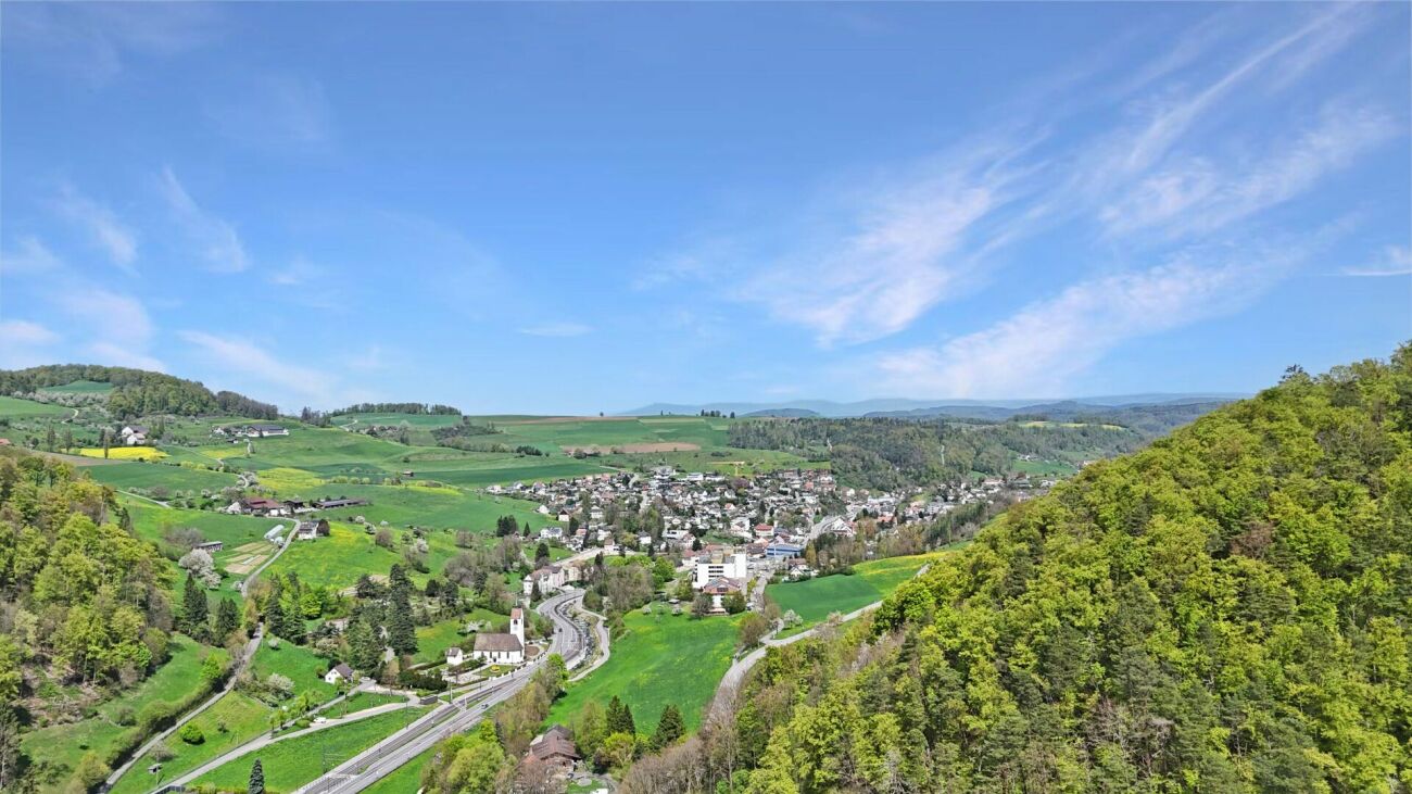 erschwingliches Einfamilienhaus mit grosszügigem Raumangebot und Garage