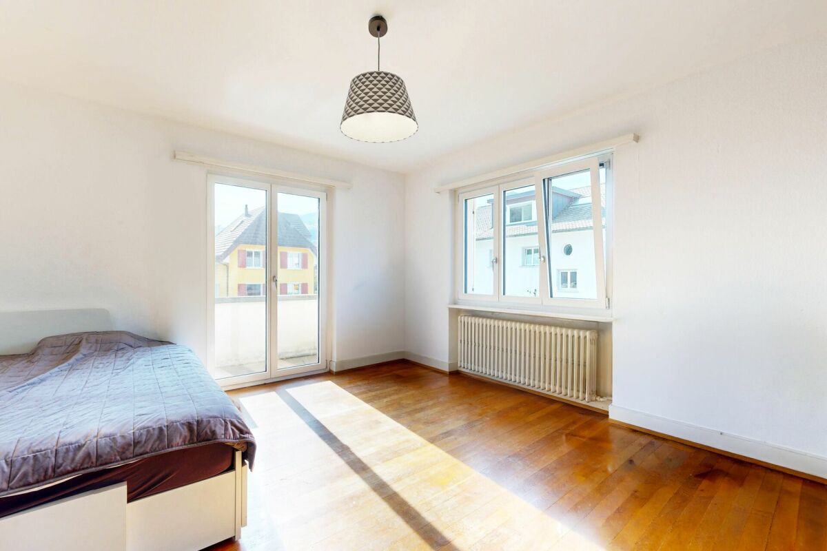 erschwingliches Einfamilienhaus mit grosszügigem Raumangebot und Garage