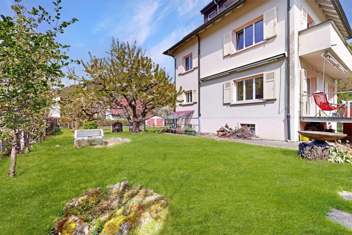 erschwingliches Einfamilienhaus mit grosszügigem Raumangebot und Garage