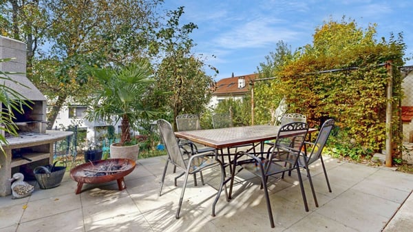 grosszügiges Einfamilienhaus / Bauland 12