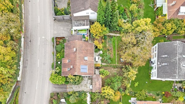 grosszügiges Einfamilienhaus / Bauland 1