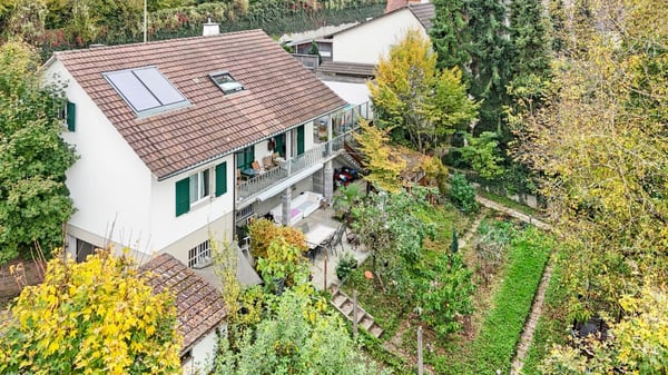 grosszügiges Einfamilienhaus / Bauland 14